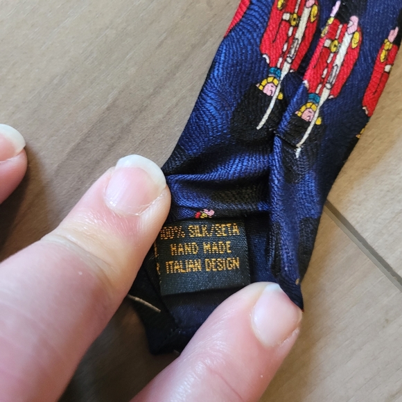 Elegance London Silk Tie - Picture 4 of 4